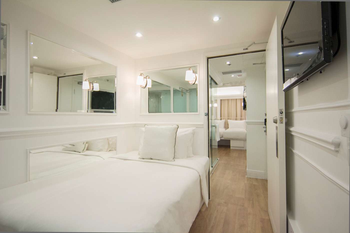 Mini-Hotel-Causeway-Bay-Room-1