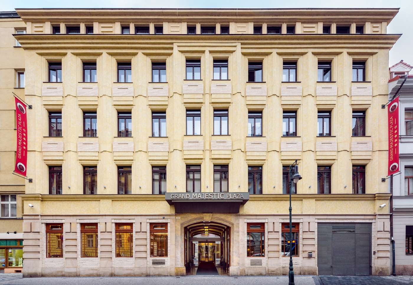 A Grand Majestic Plaza Hotel hotel