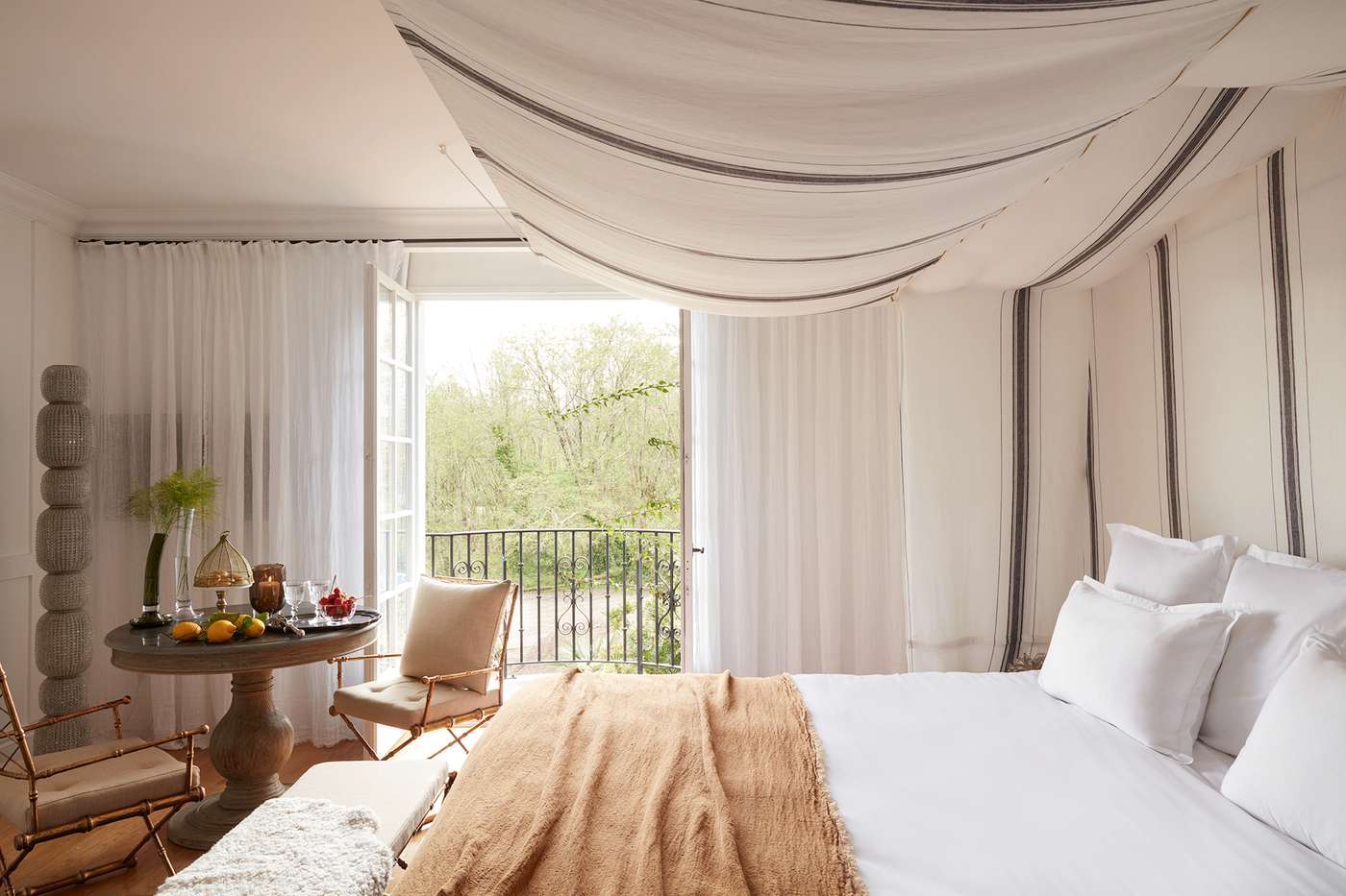 Brindos Lac & Château-France-ANGLET-Room-6