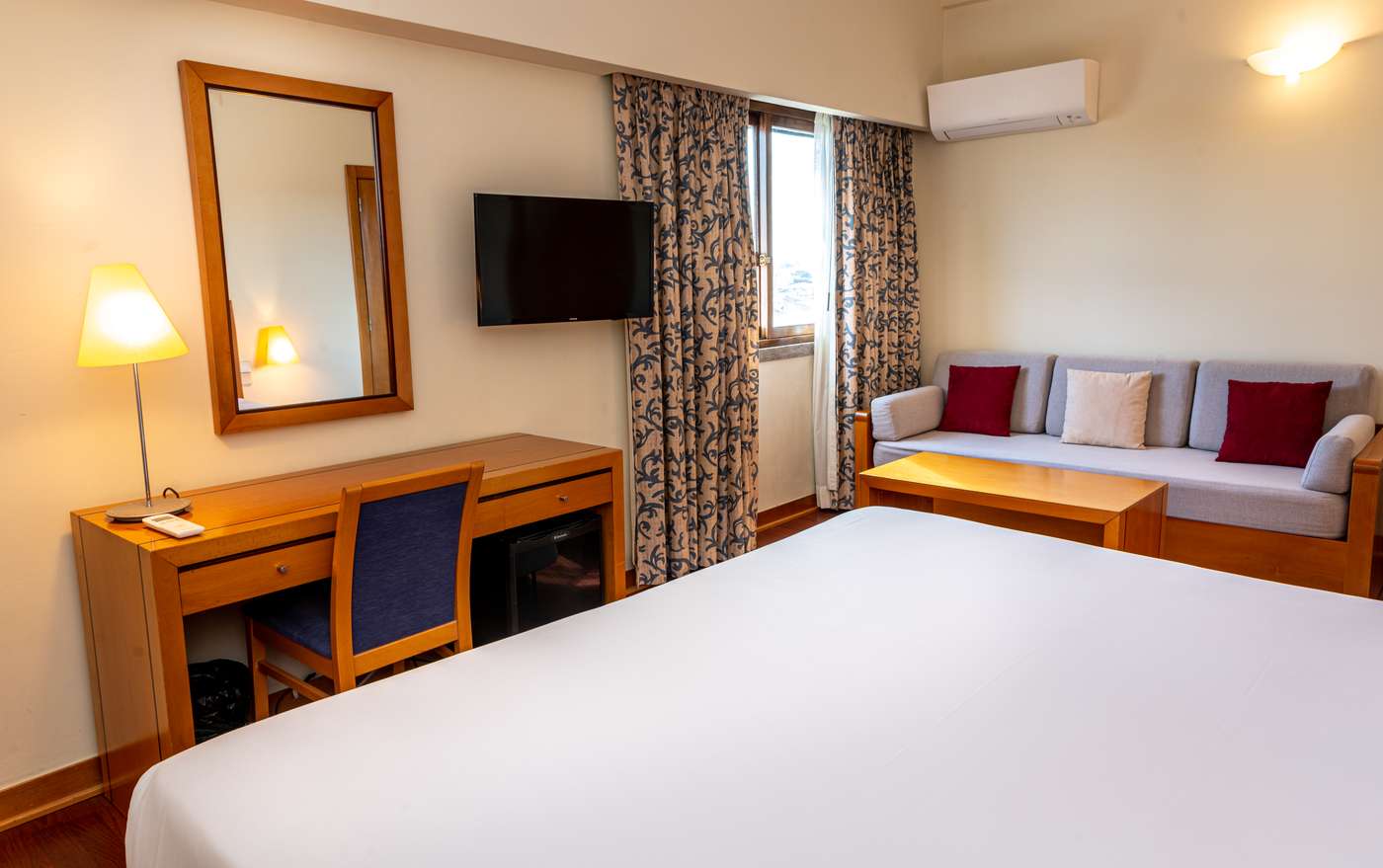 Hotel-Roma-Room-1