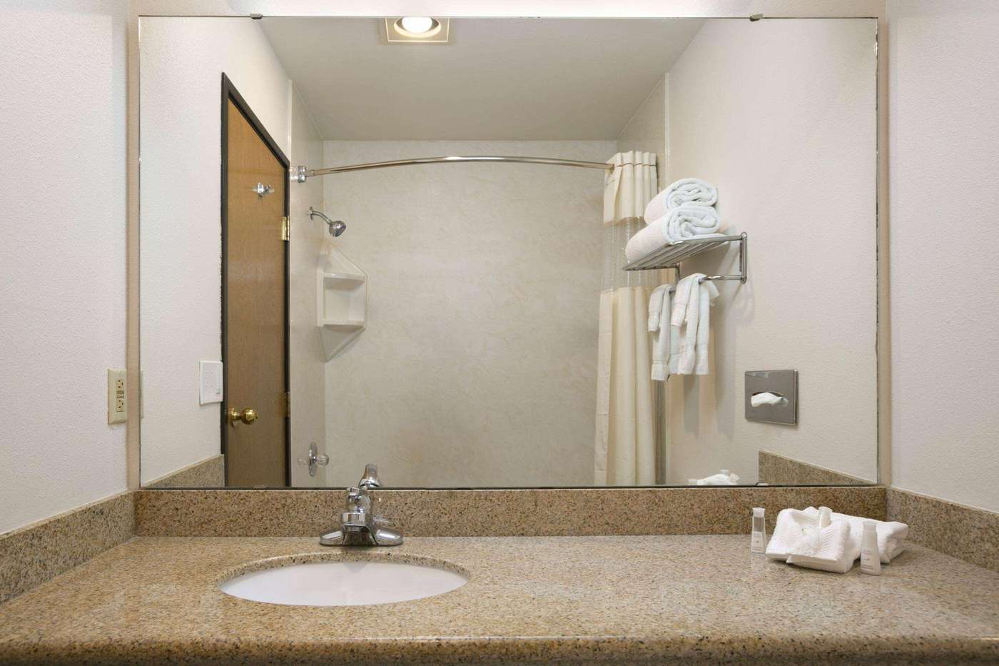 Baymont by Wyndham Seattle/Kirkland WA-United States-KIRKLAND-Room-4