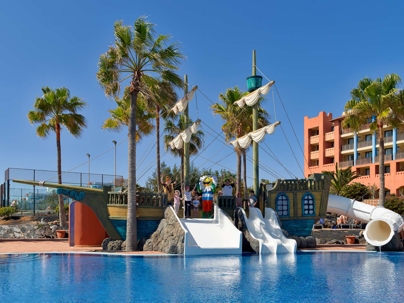 All copyrights reserved. Copyright uses for H10 Hotels for sales and marketing promotions.