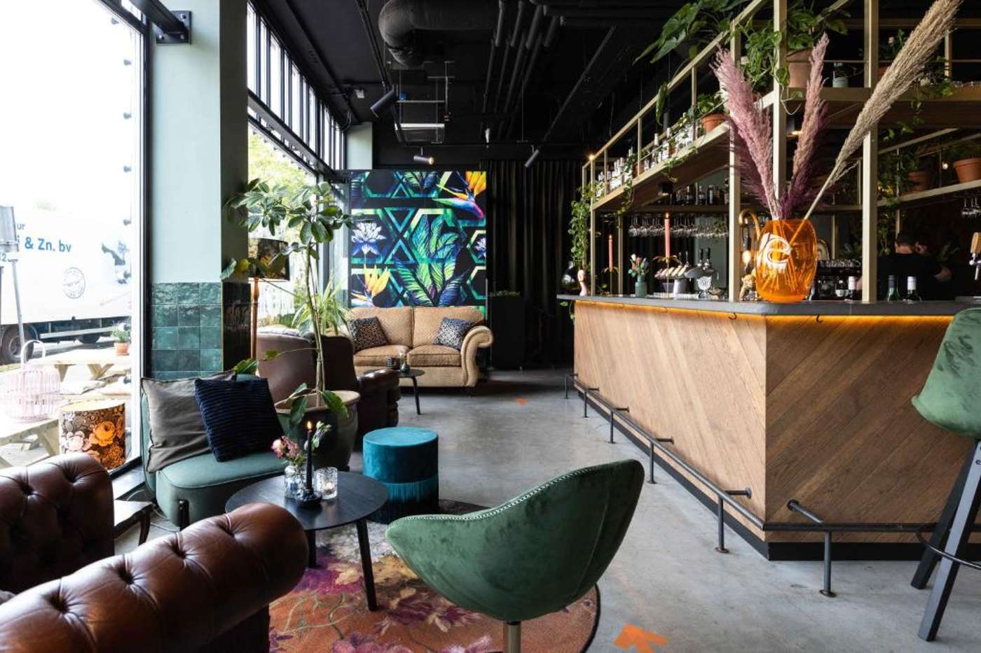 Conscious-Hotel-The-Tire-Station-Bar-1