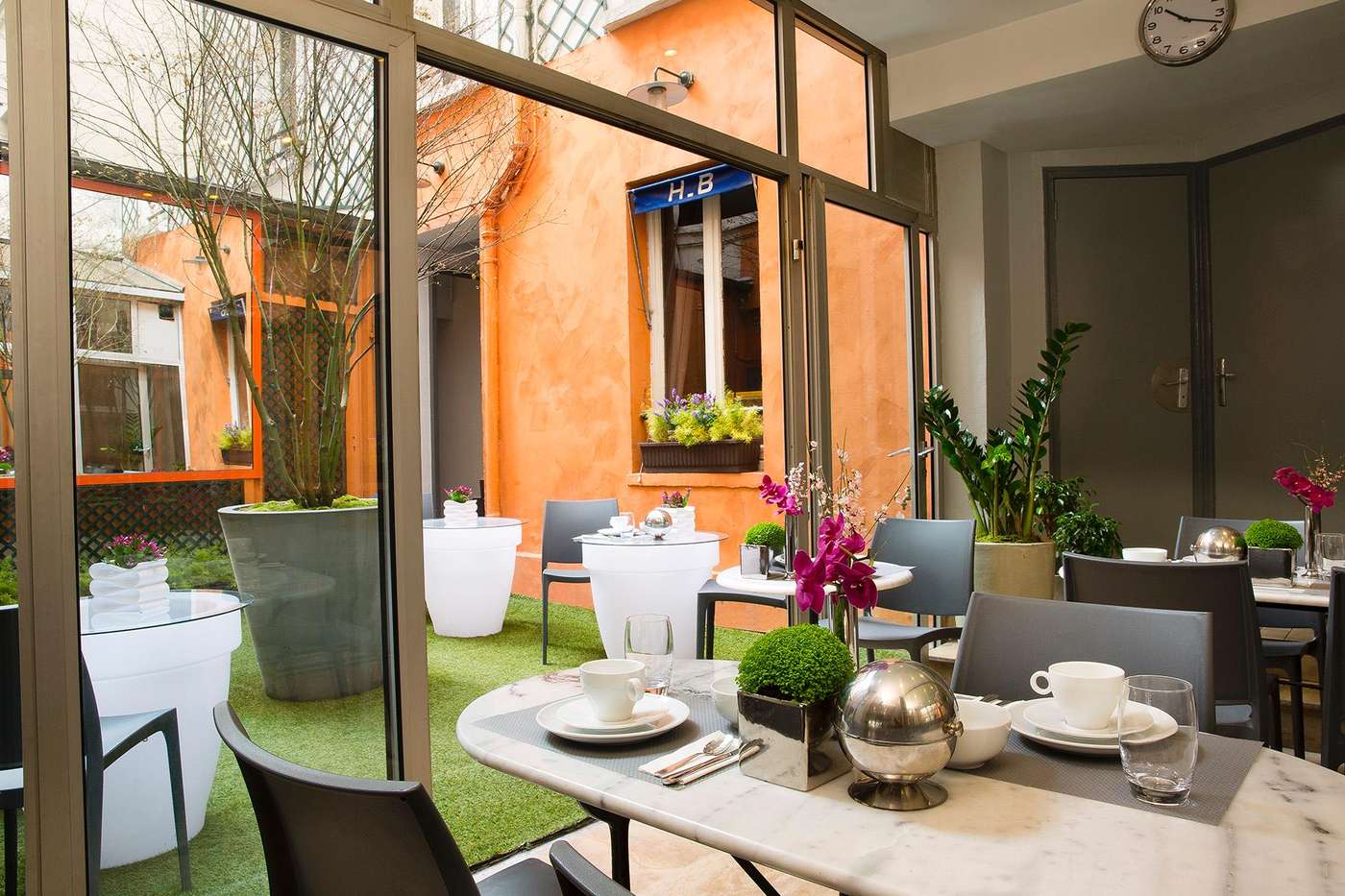 Le-Petit-Oberkampf-Hotel---Spa-Restaurant-1