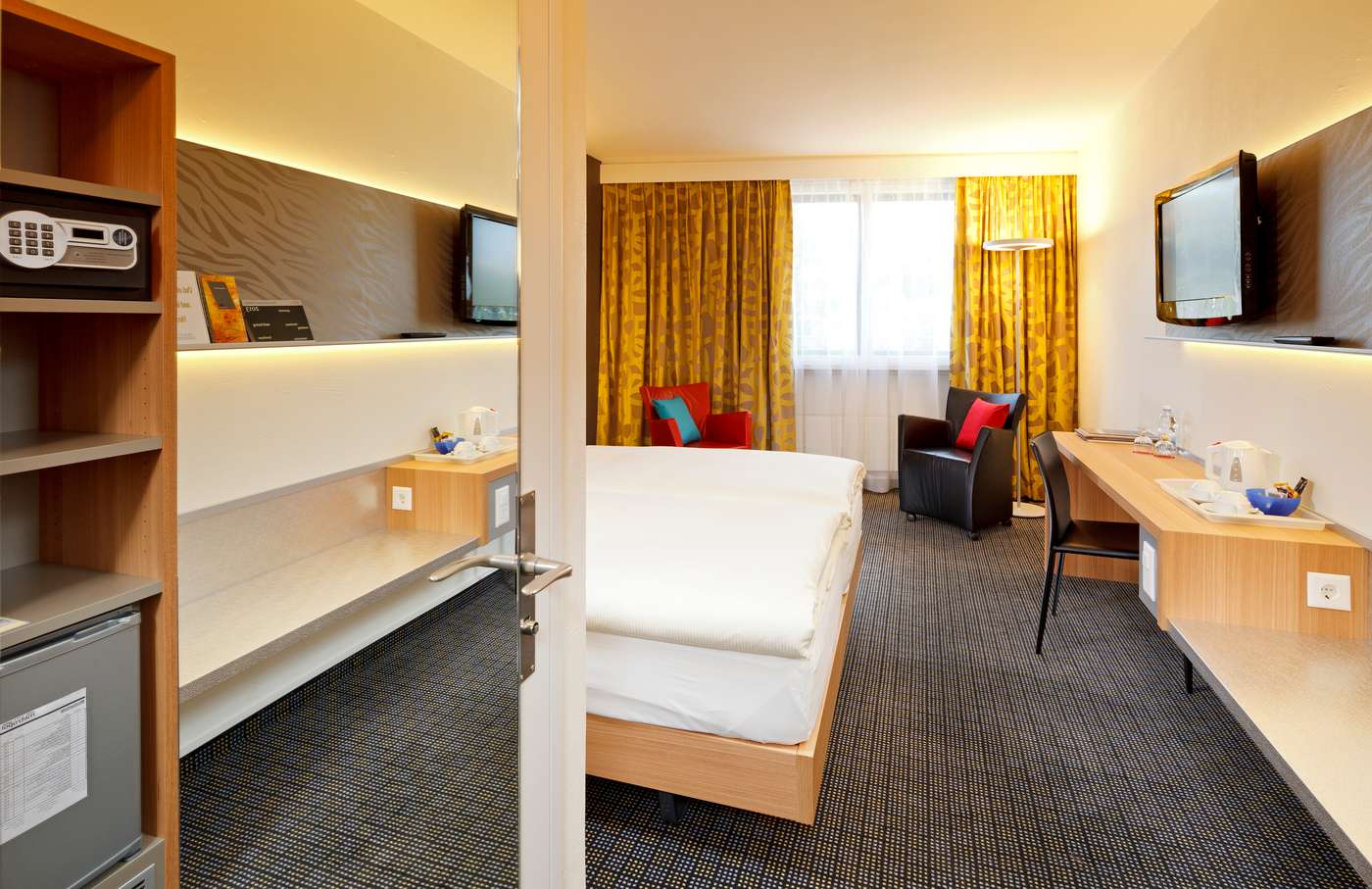 Metropol Hotel-Switzerland-BASEL-Room-10