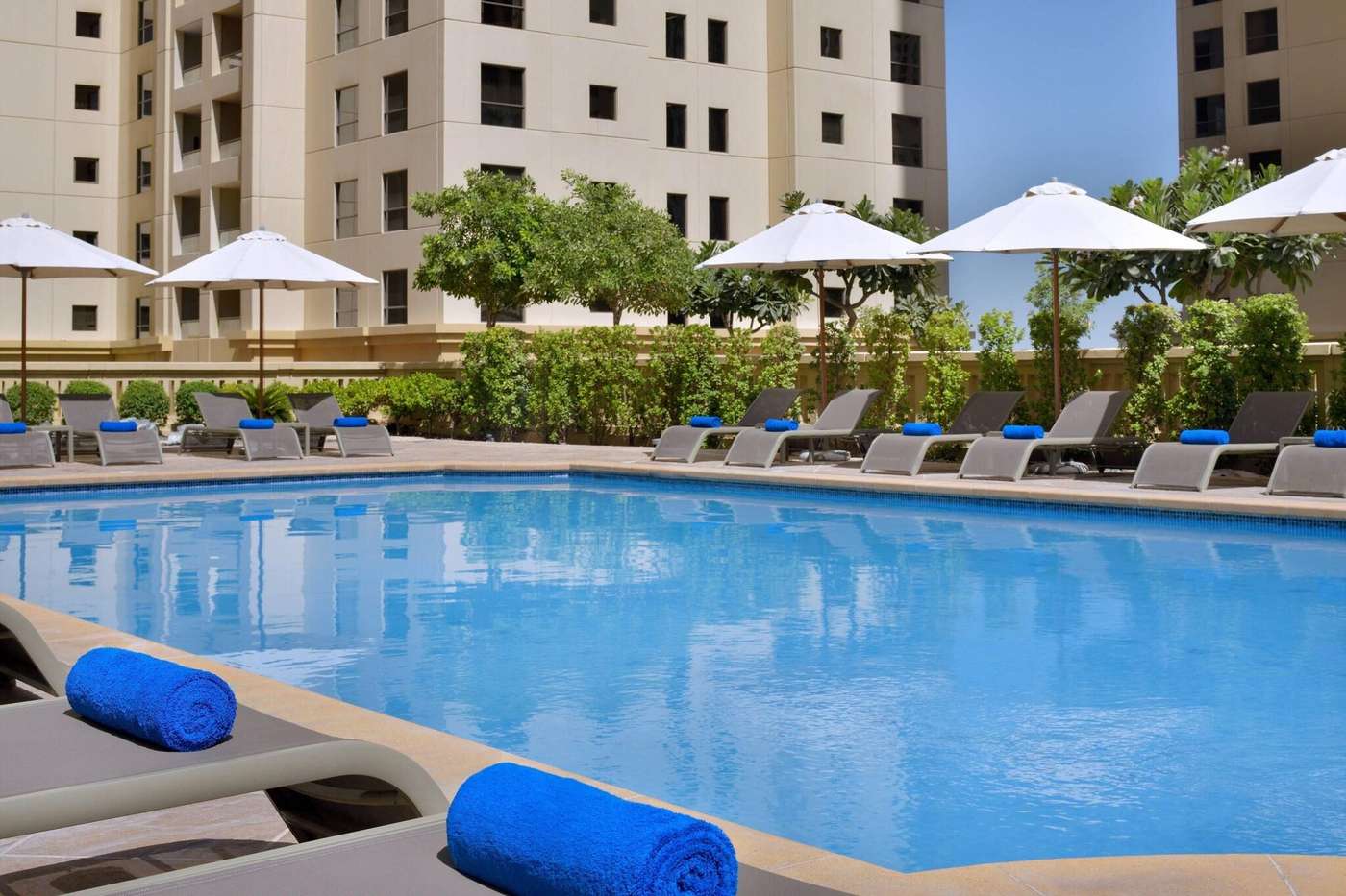 Delta-Hotels-by-Marriott-Jumeirah-Beach-Pool-1