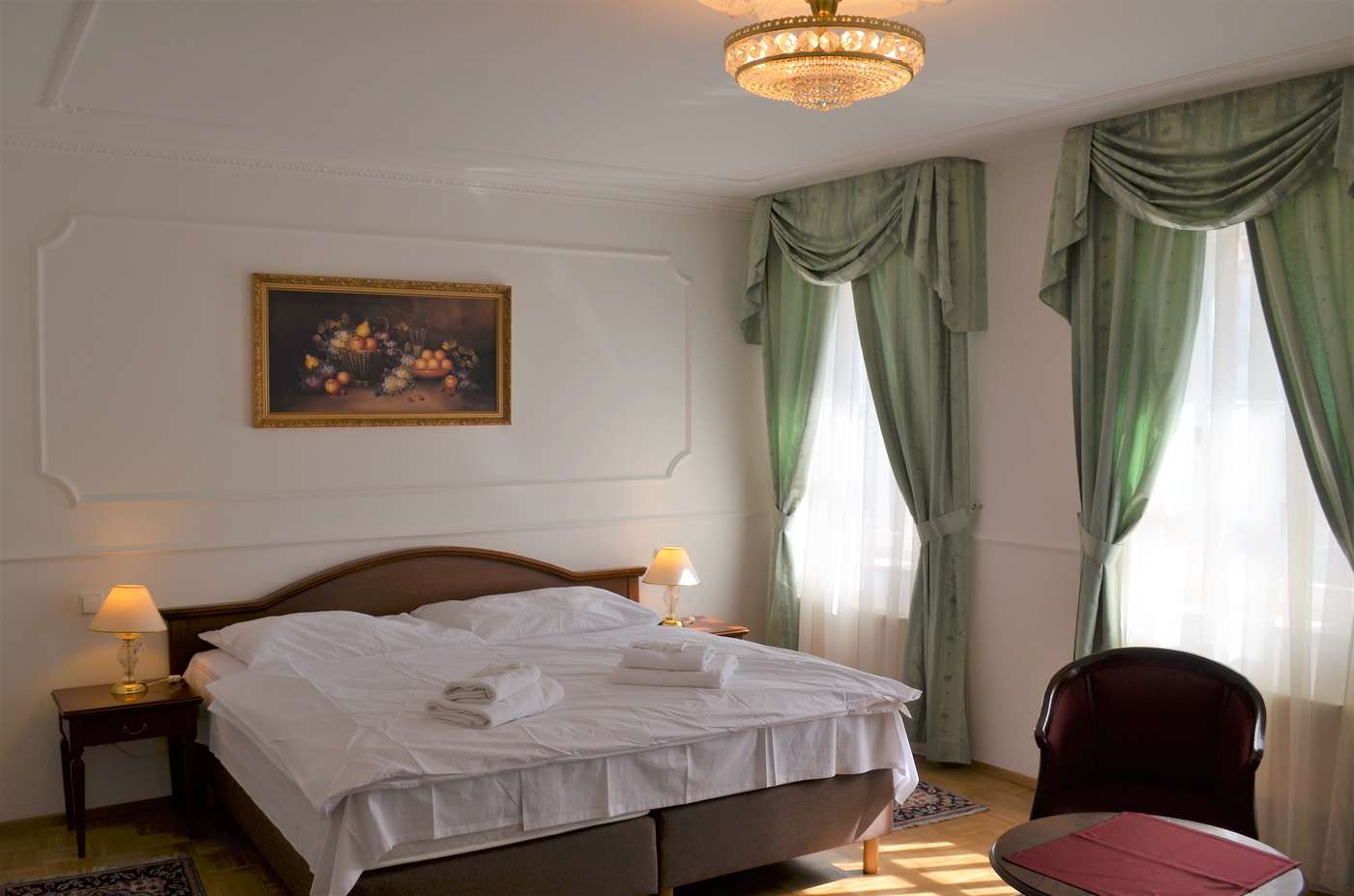 Renesance Krasna Kralovna-Czech Republic-KARLOVY VARY-Room-9