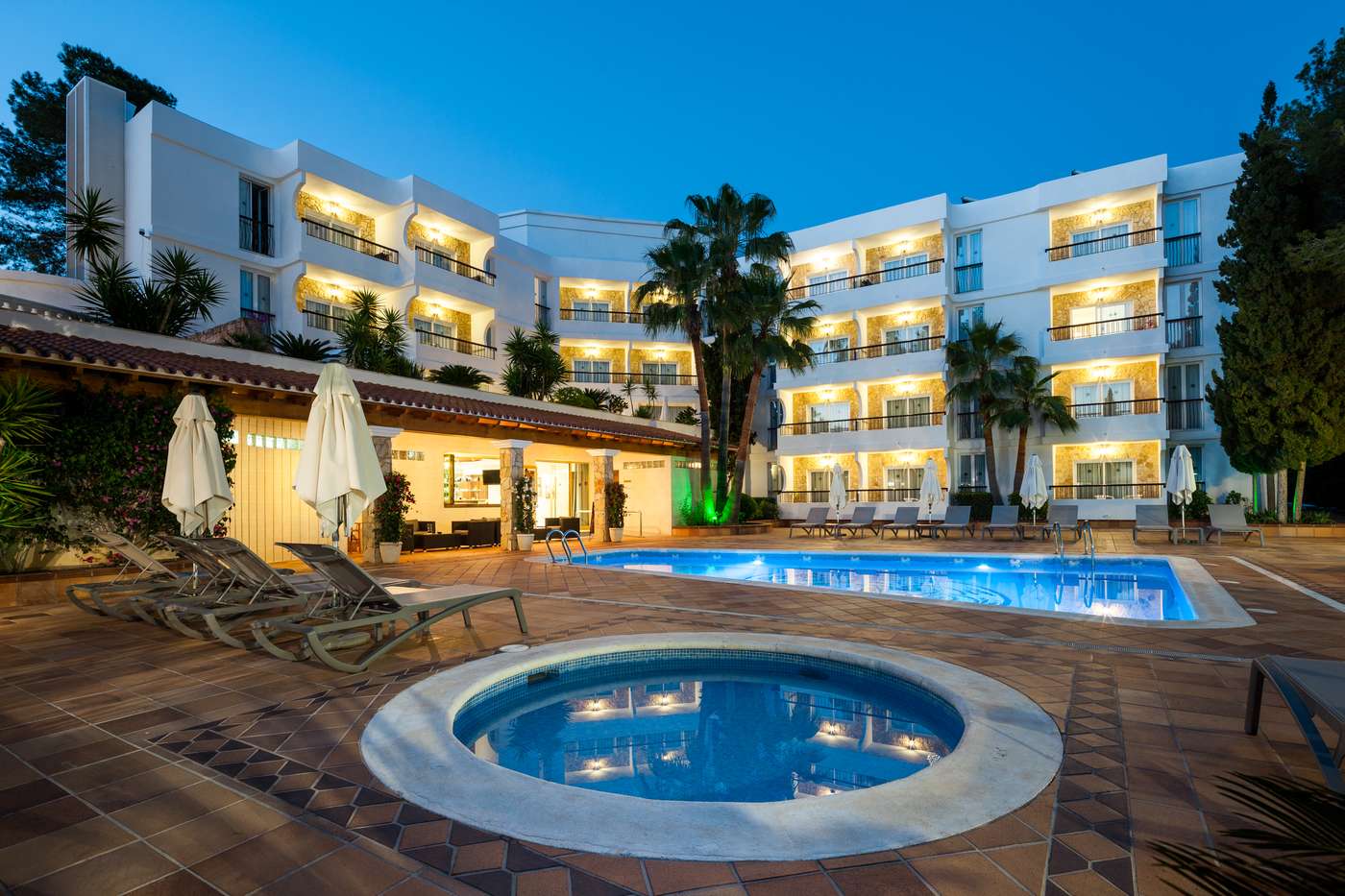 Suitehotel-S-Argamassa-Palace-Pool-1