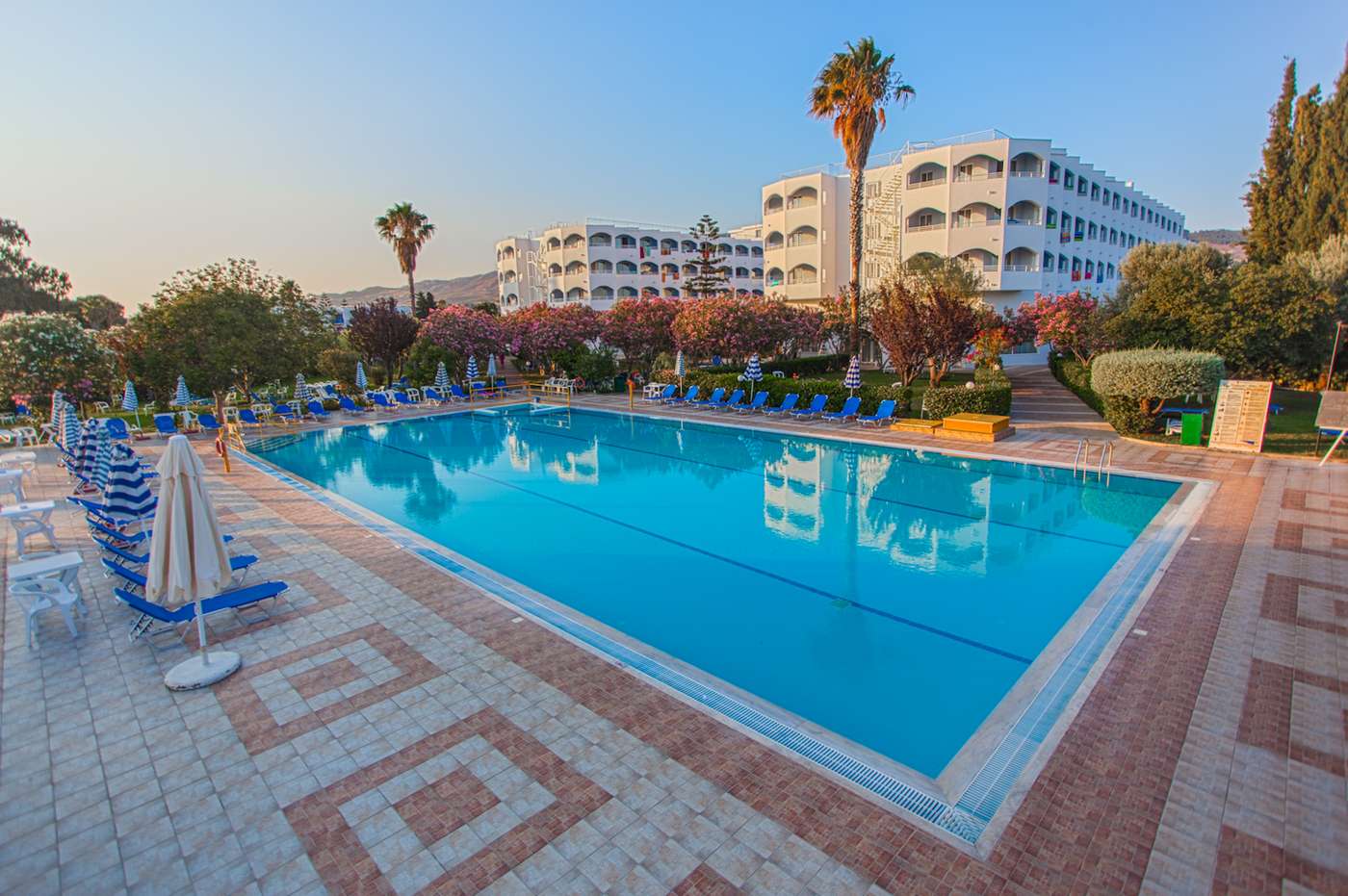 Continental-Palace-Pool-1
