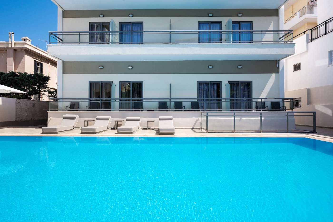 Angela-Hotel-Downtown-Rooms-Pool-2