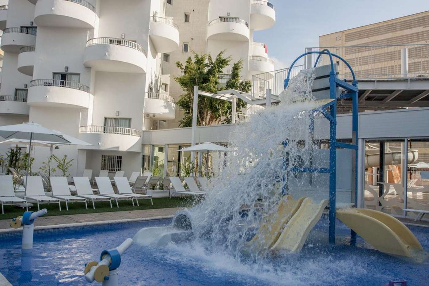 Magic-Aqua-Villa-Luz-Pool-1