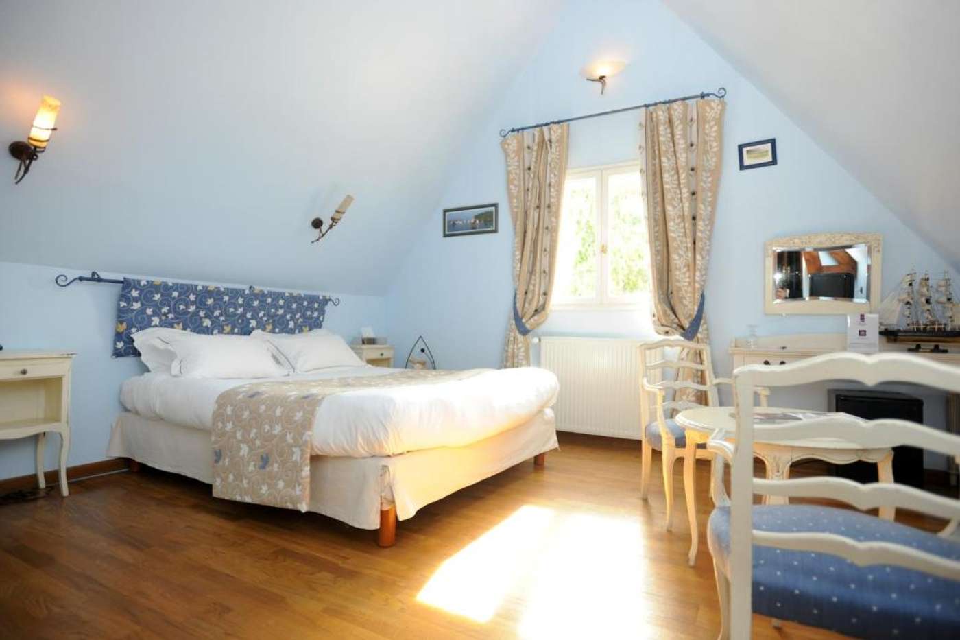 Demeures & Chateaux Le clos des fontaines-France-JUMIEGES-Room-9