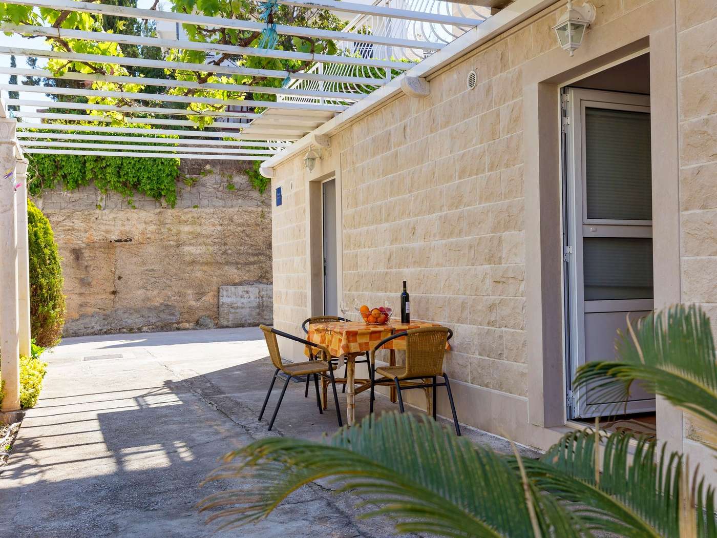 Apartments-Niksa-Lobby-1