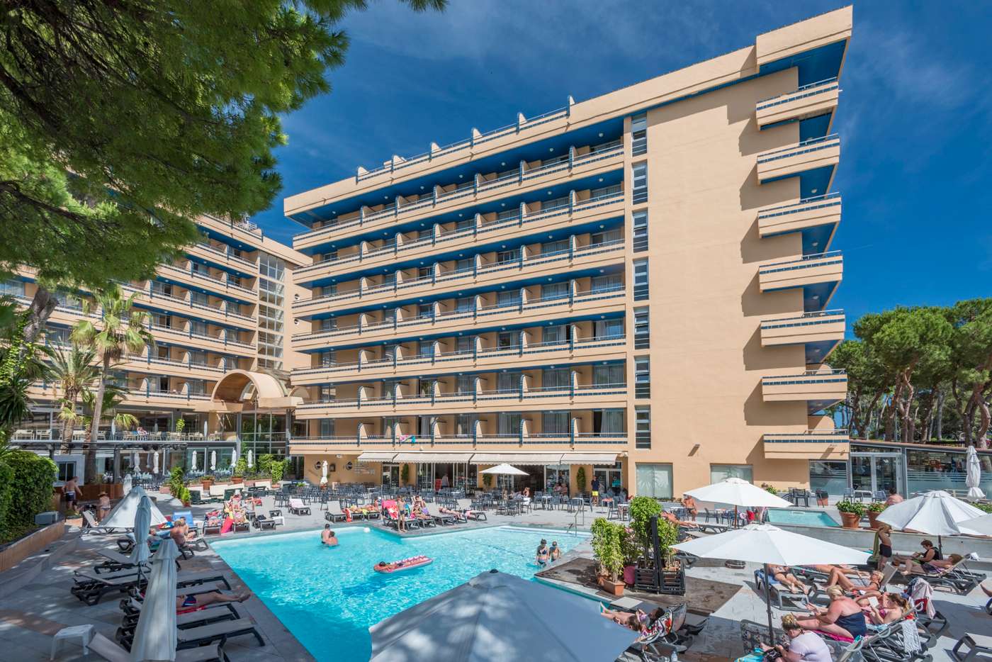 4R-Playa-Park-Pool-1