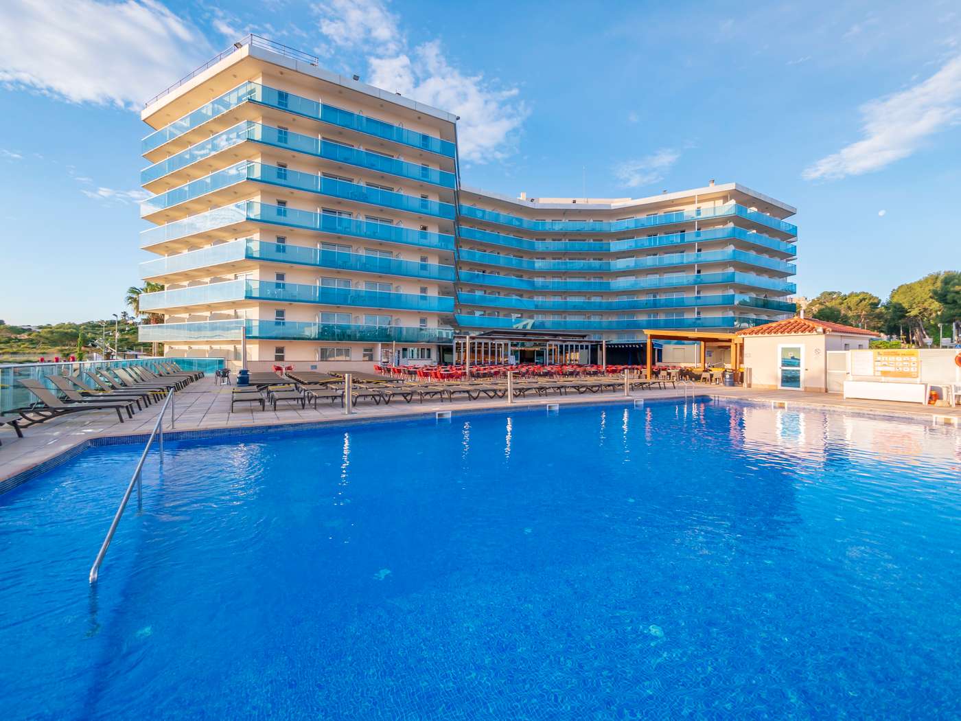 Golden-Donaire-Beach-General-view-1