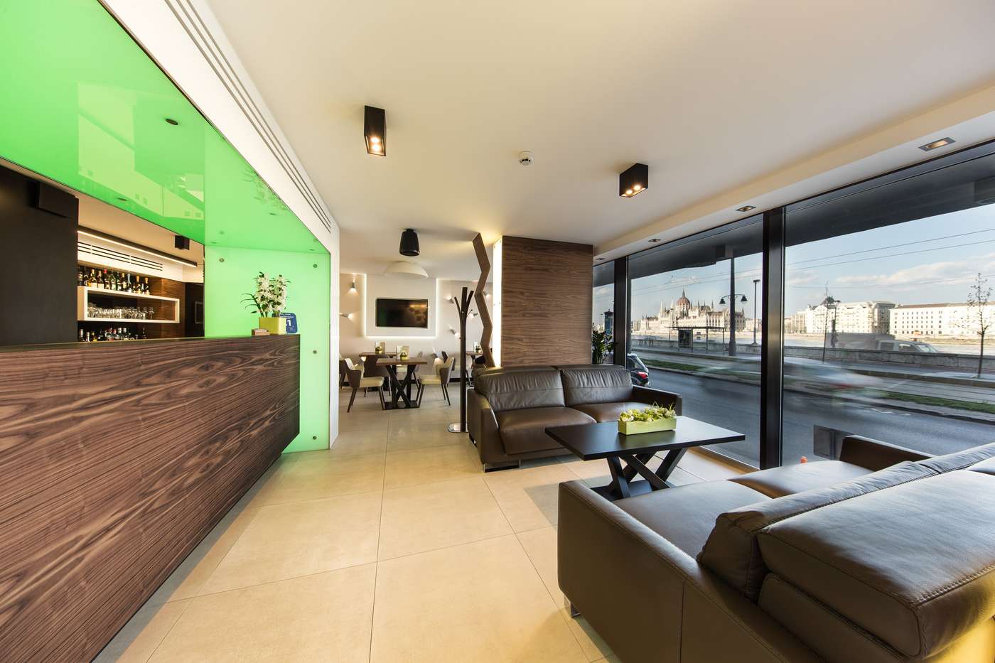 Boutique-Hotel-Victoria-Budapest-Lobby-1