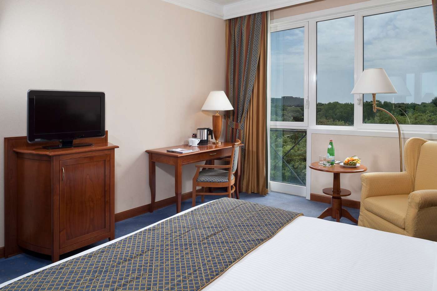 MeliaRomaAurelia-ClassicGuestroom+Kettel