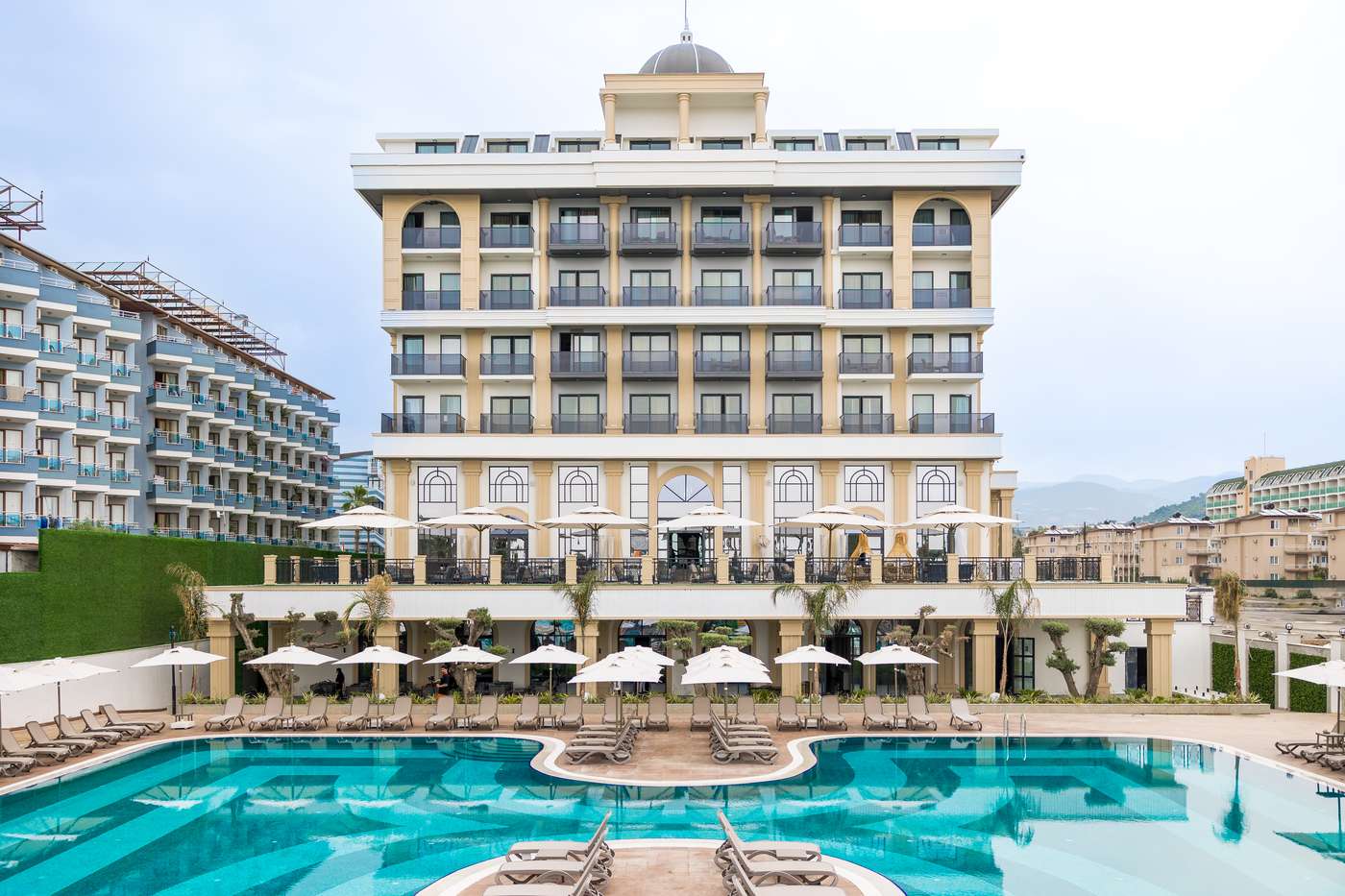 A Serenity Queen Hotel hotel