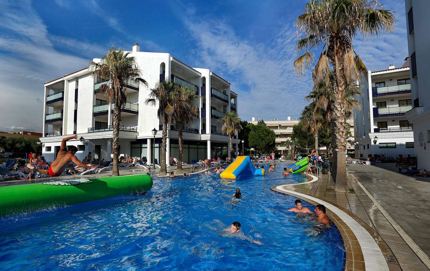 Pins-Platja-Sports-and-Entertainment-1