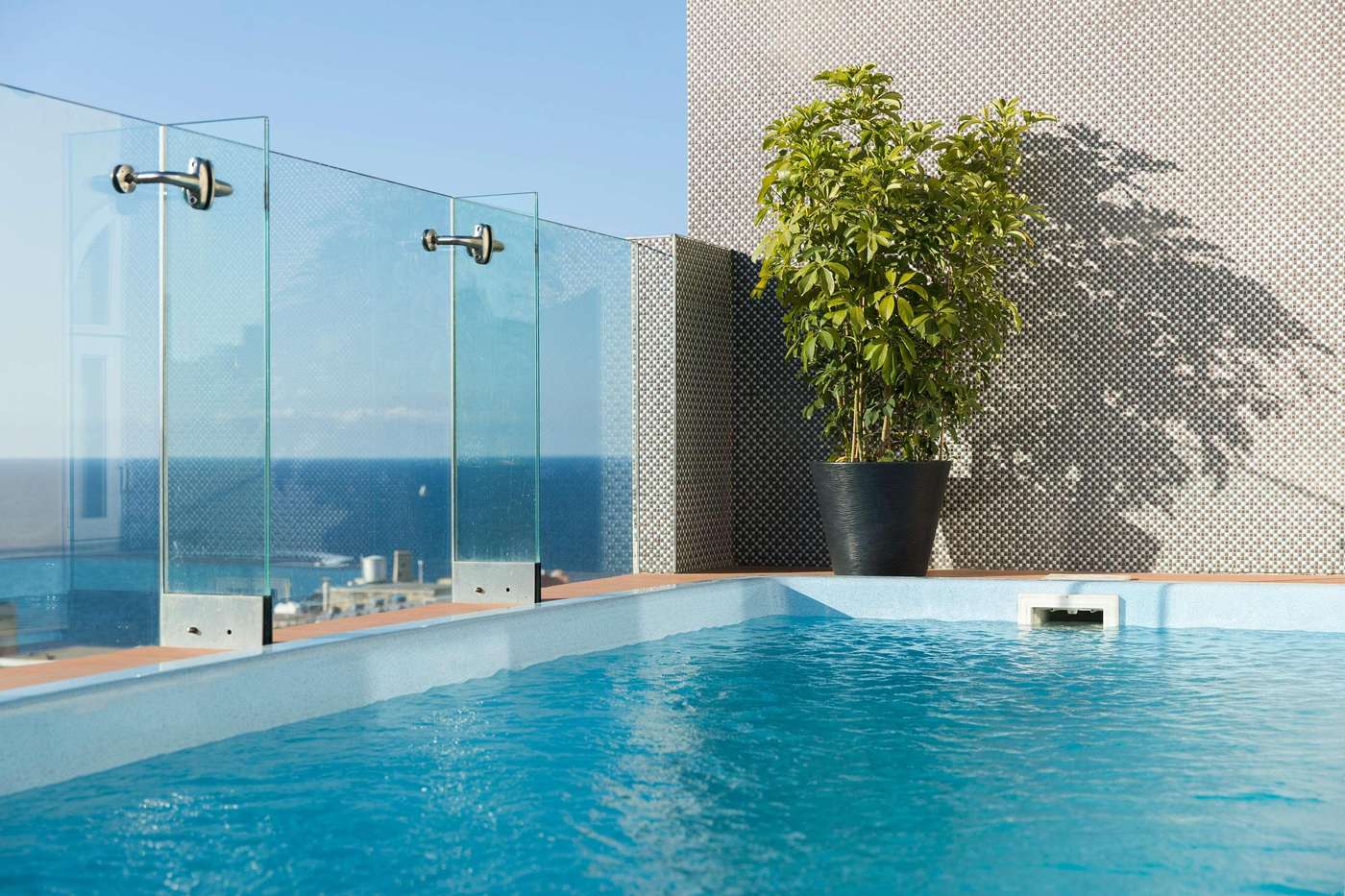 Rosselli-Ax-Privilege-Pool-1