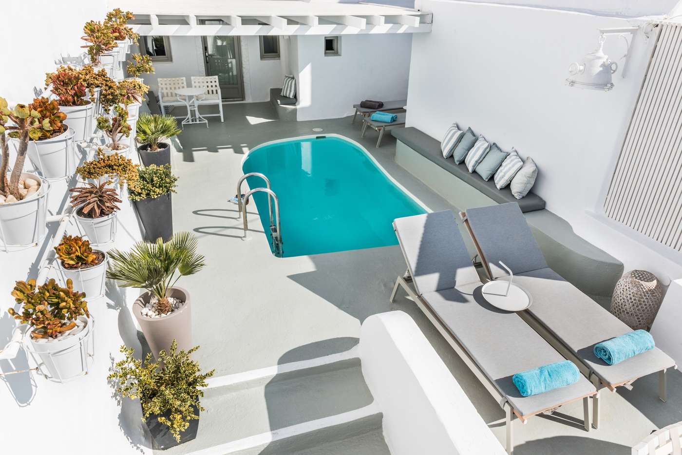 On-The-Rocks-Hotel-Room-1