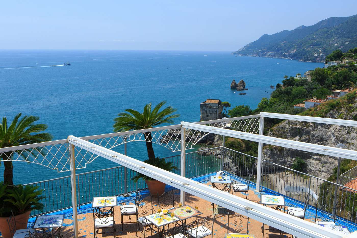 Lloyd-s-Baia-Terrace-48
