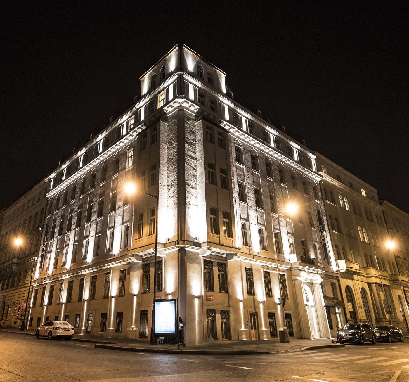 The-Gold-Bank-General-view-7