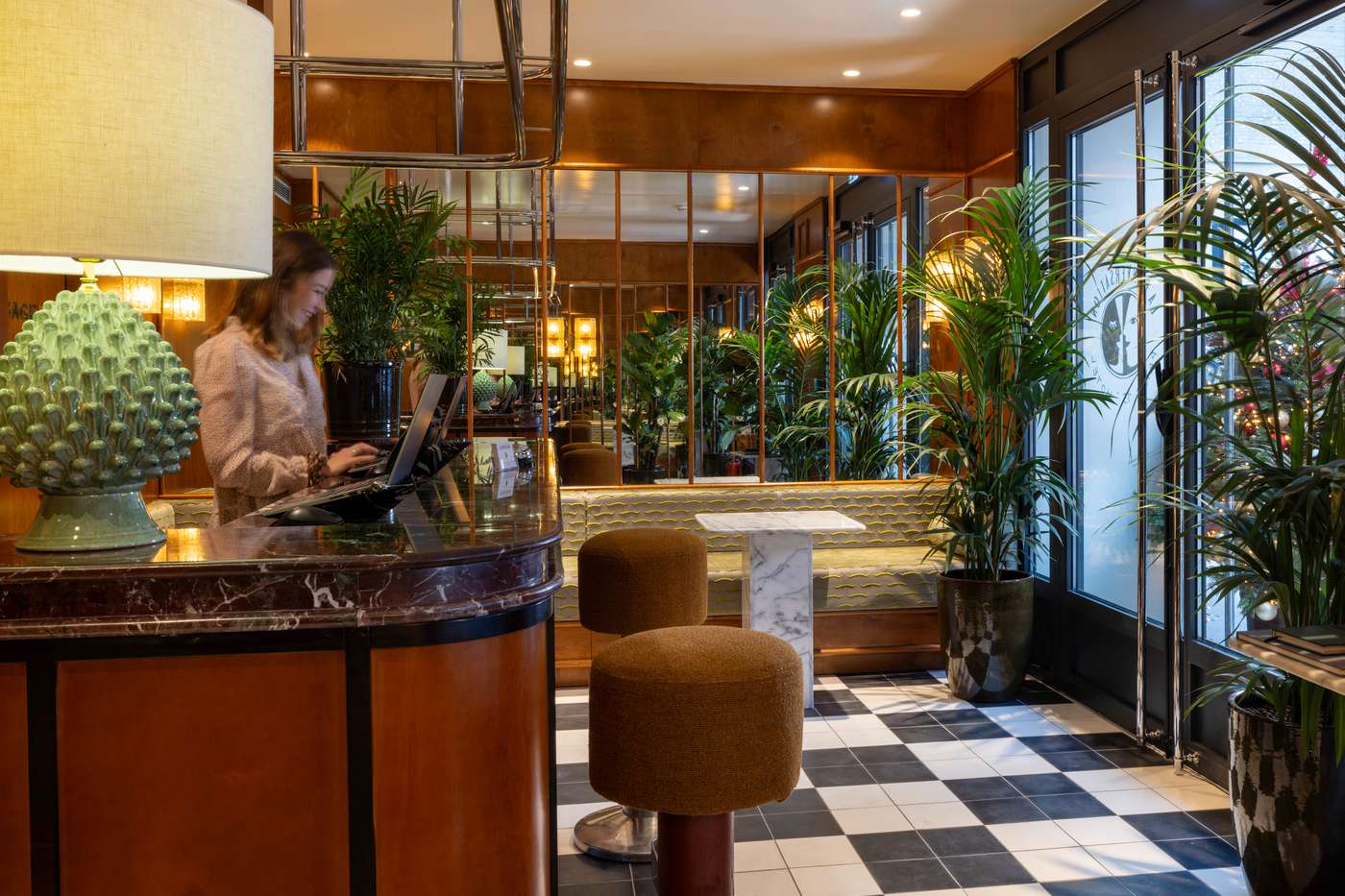 La-Conversation-Lobby-1