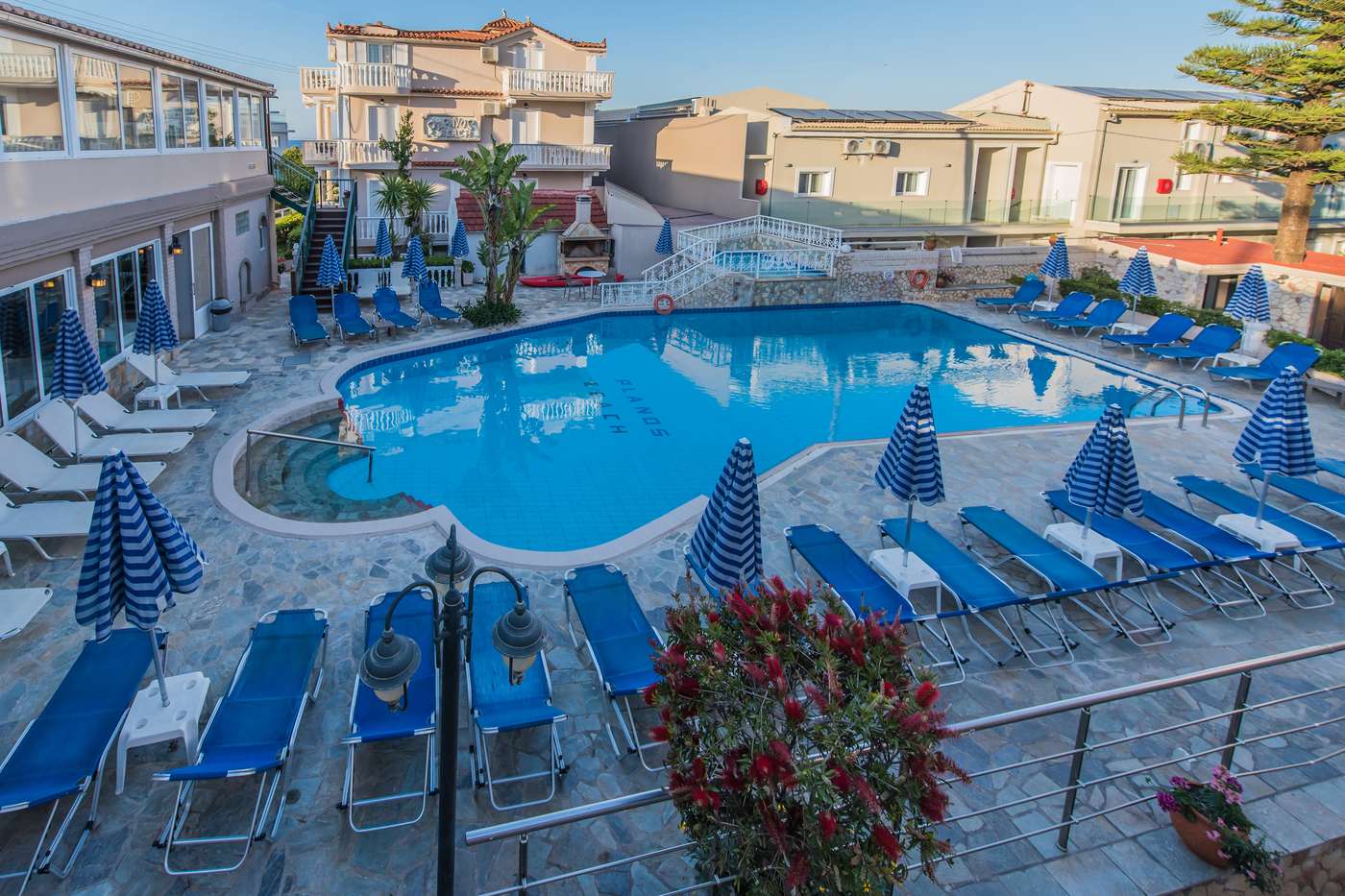 Planos Beach Aparthotel