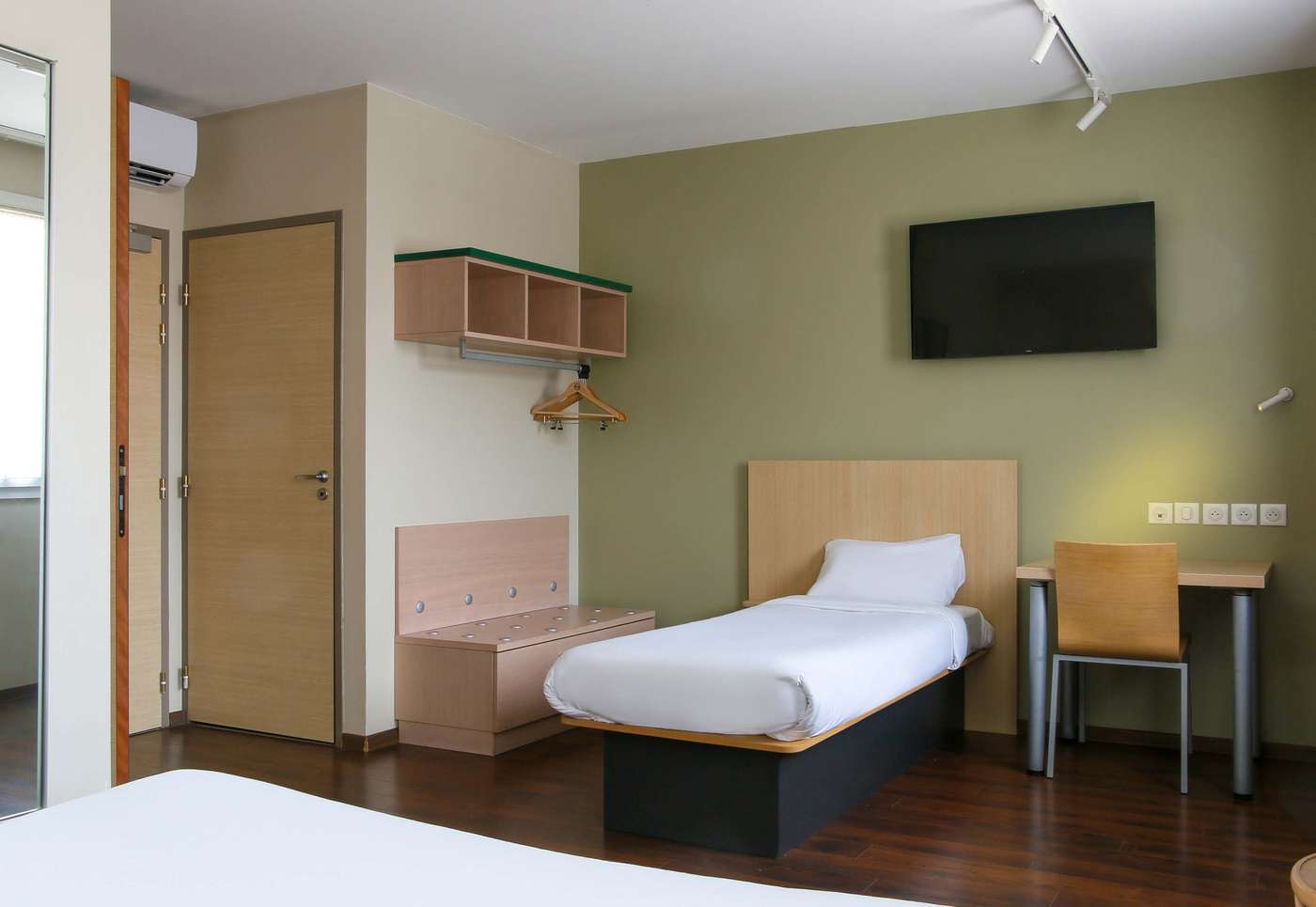 B&B HOTEL Aubagne Gemenos-France-MARSEILLE-Room-10