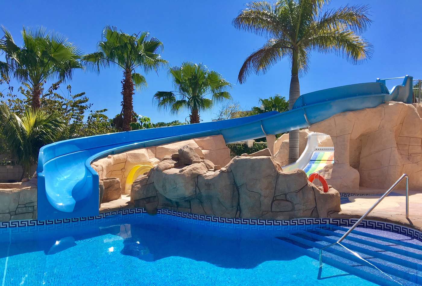 Victoria-Playa-Pool-1