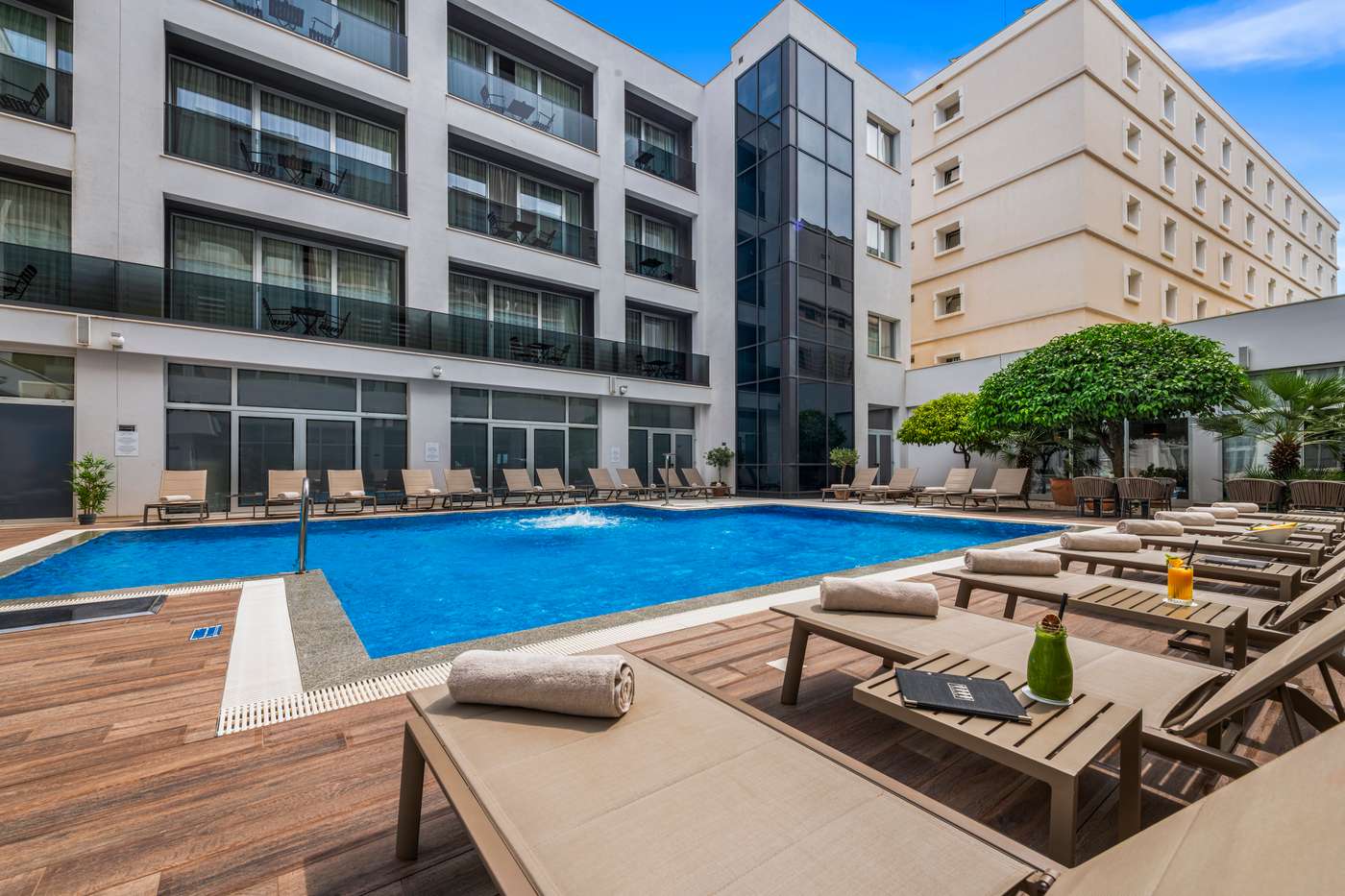 Hotel-Lero-Pool-1
