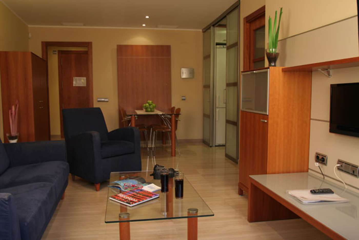 A Arago Apartments (565) hotel