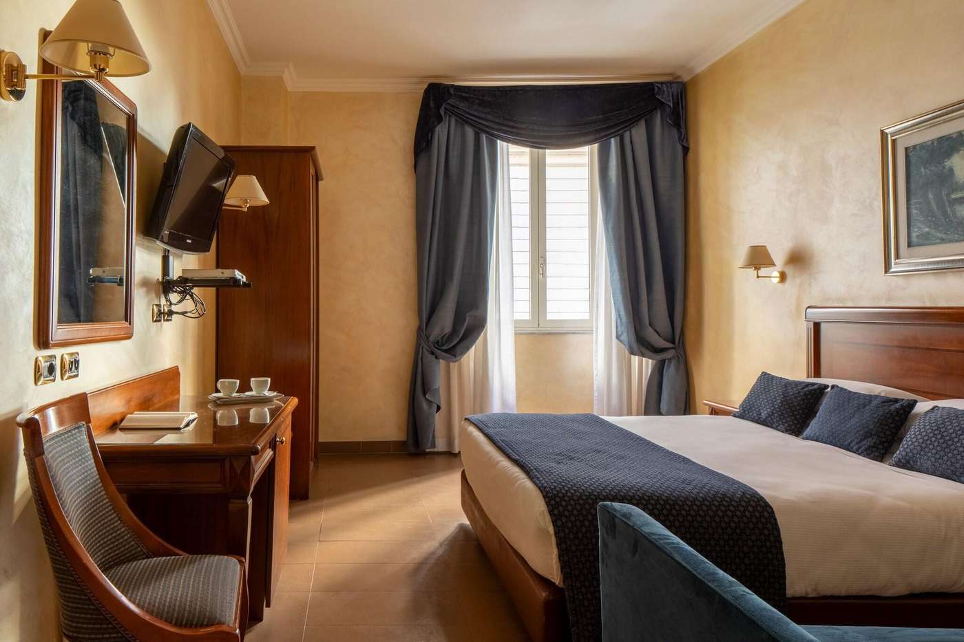 Hotel-Montecarlo-Room-1