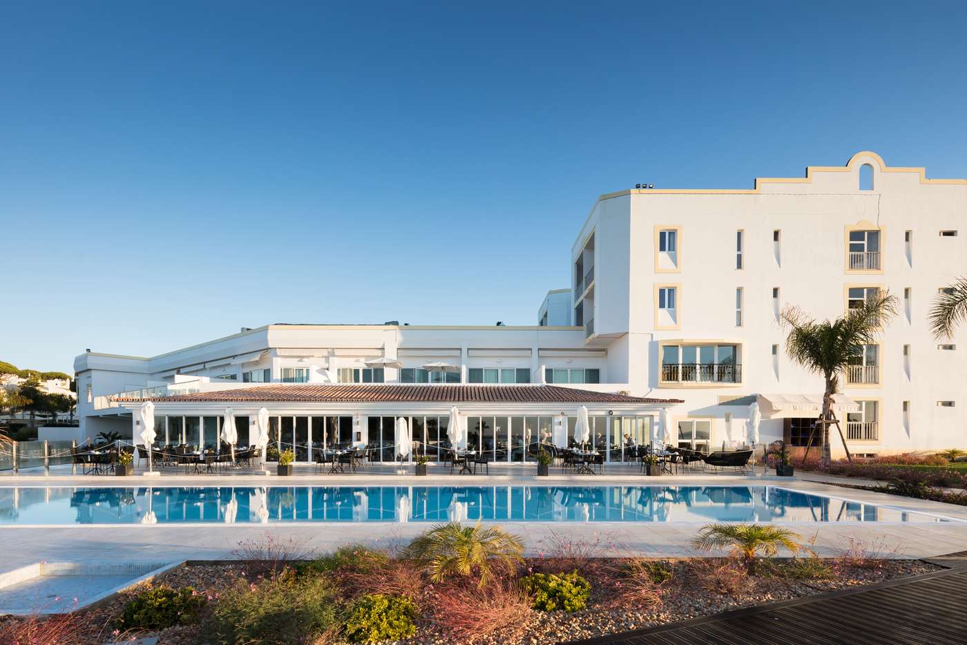 Dona-Filipa-Hotel-Pool-1