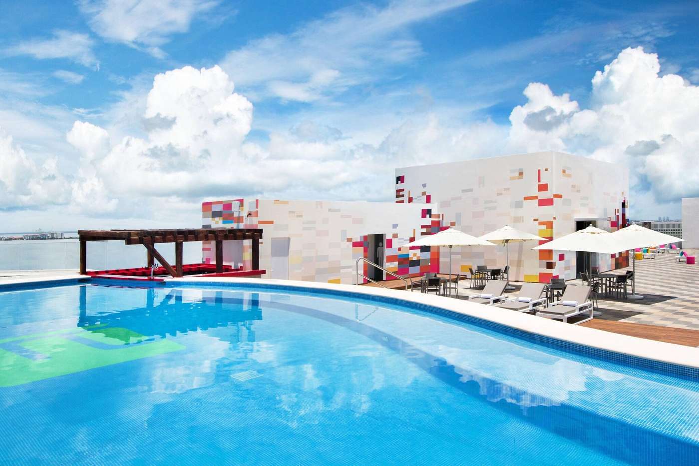 Aloft-Cancun-Pool-1