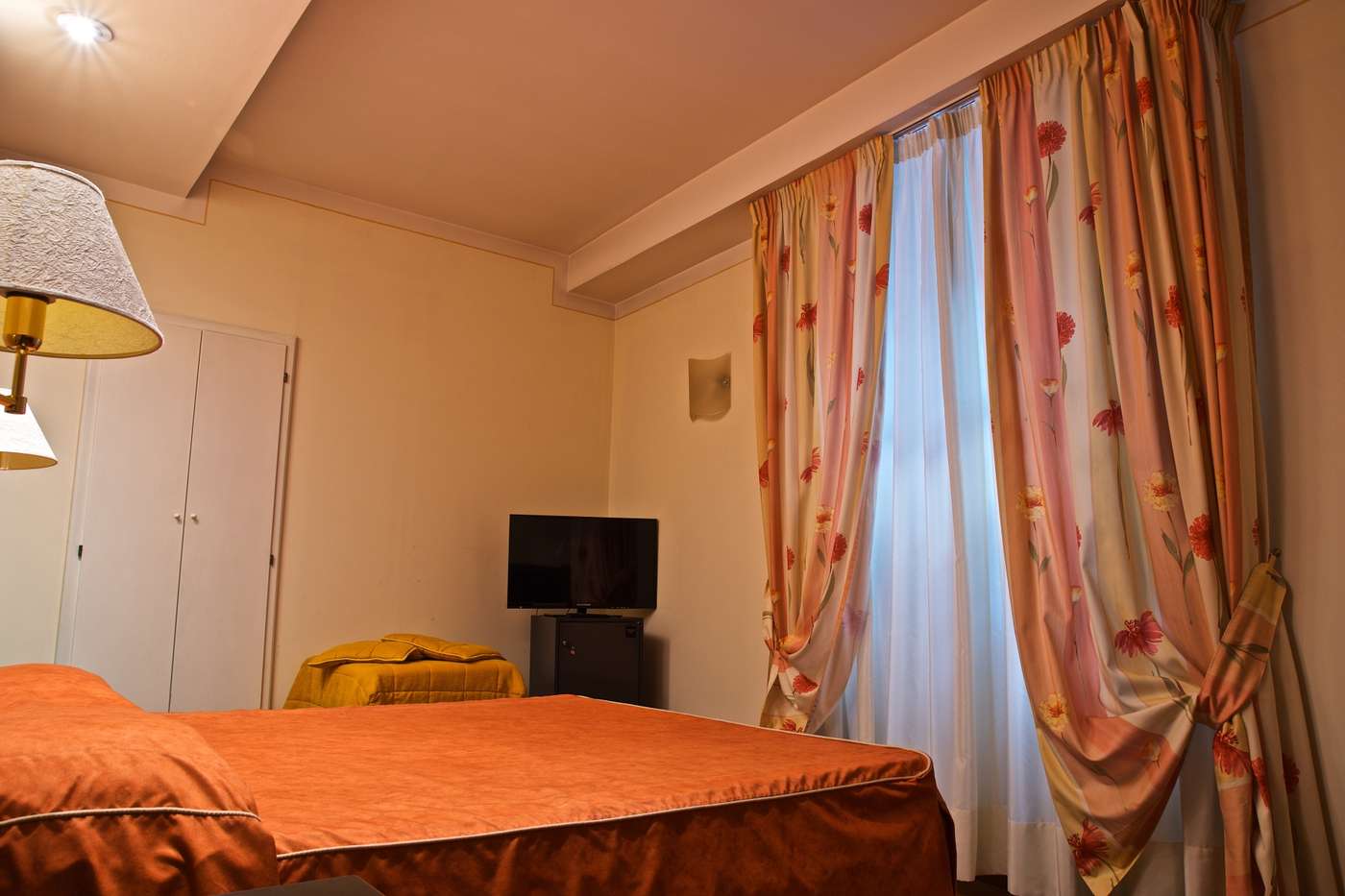 Hotel-La-Luna-Room-1