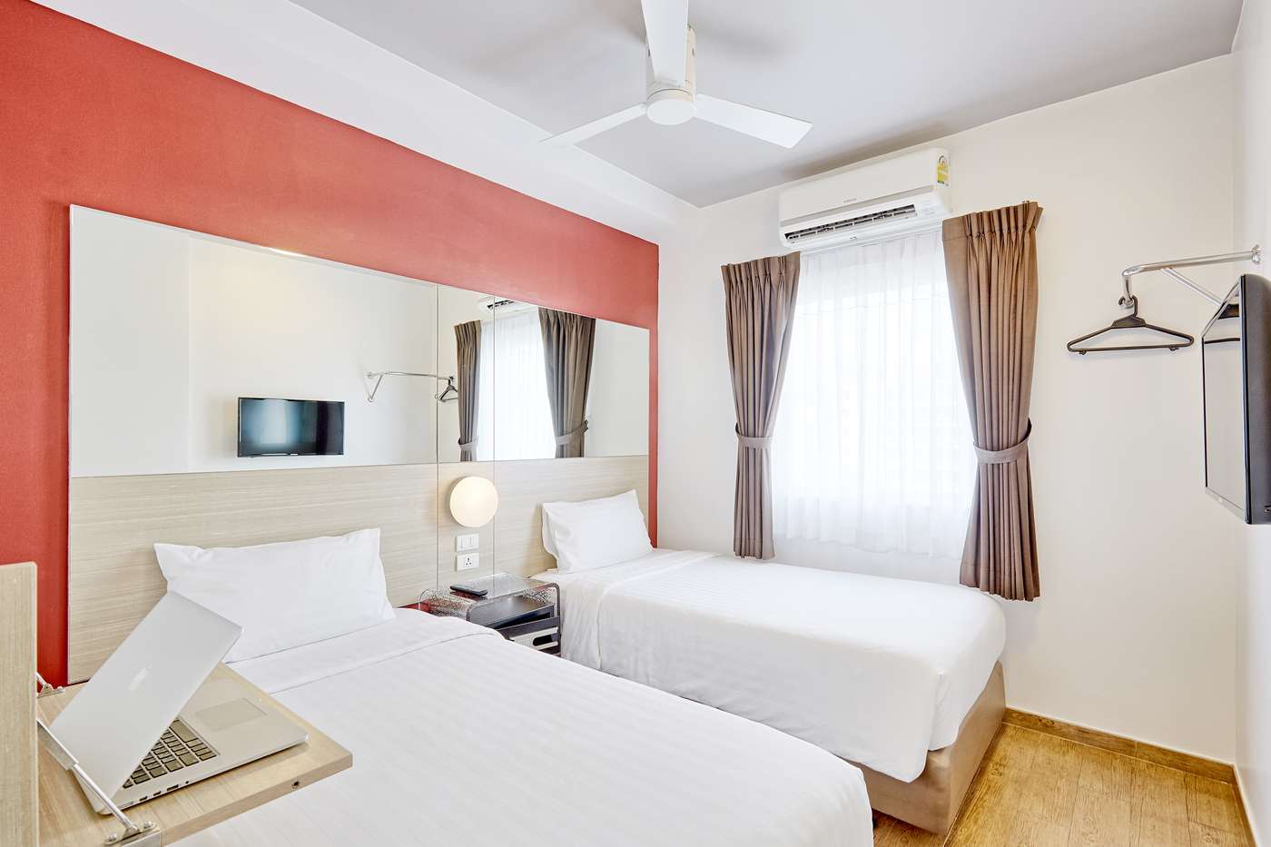 Red-Planet-Phuket-Patong-Room-1