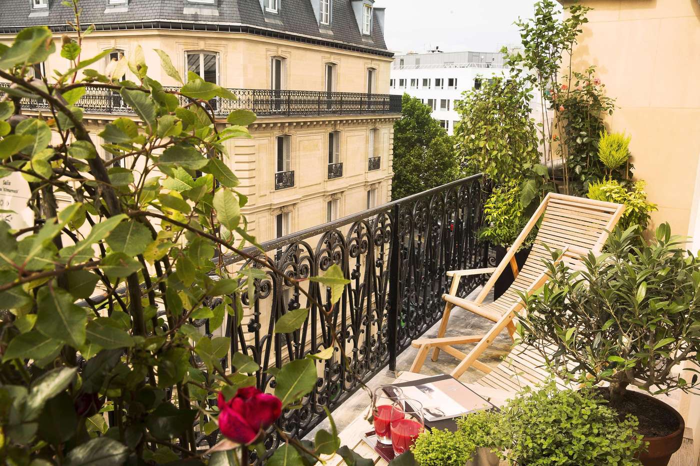 Hotel-Le-Belmont-Paris-Room-1