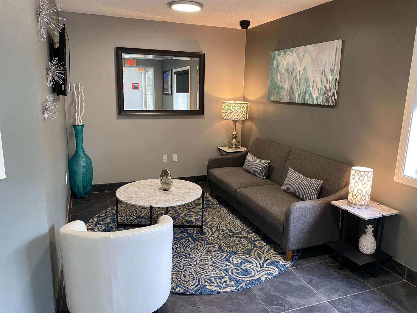 Sonesta-Simply-Suites-Boston-Burlington-Lobby-1