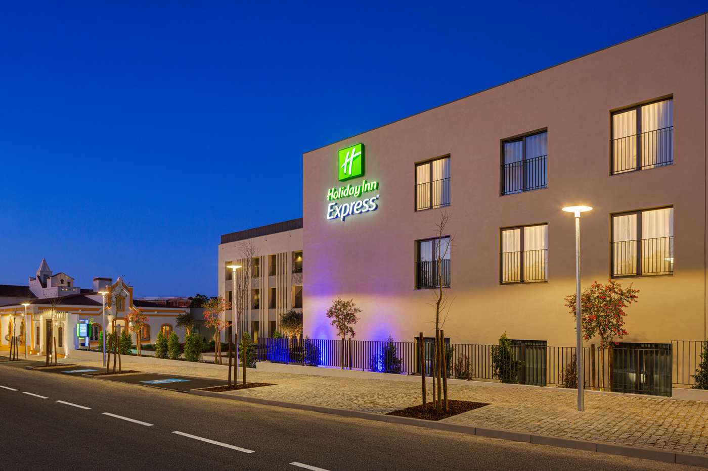 Holiday Inn Express Evora-Portugal-Evora-General view-4