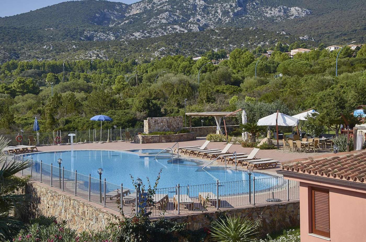 Parco-Blu-Club-Resort-Pool-1