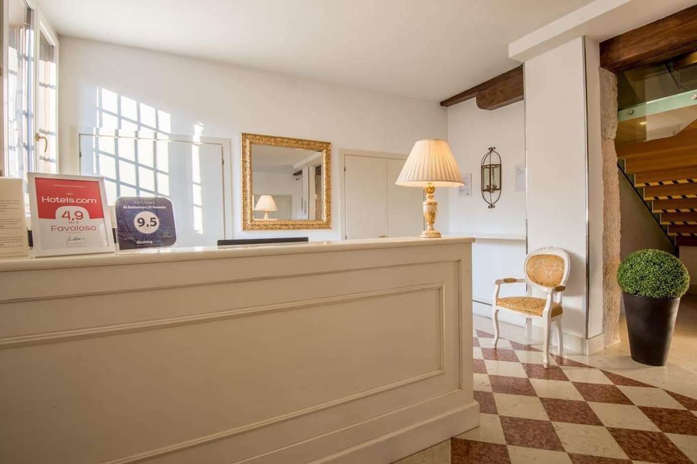 Al-Redentore-di-Venezia-Lobby-1