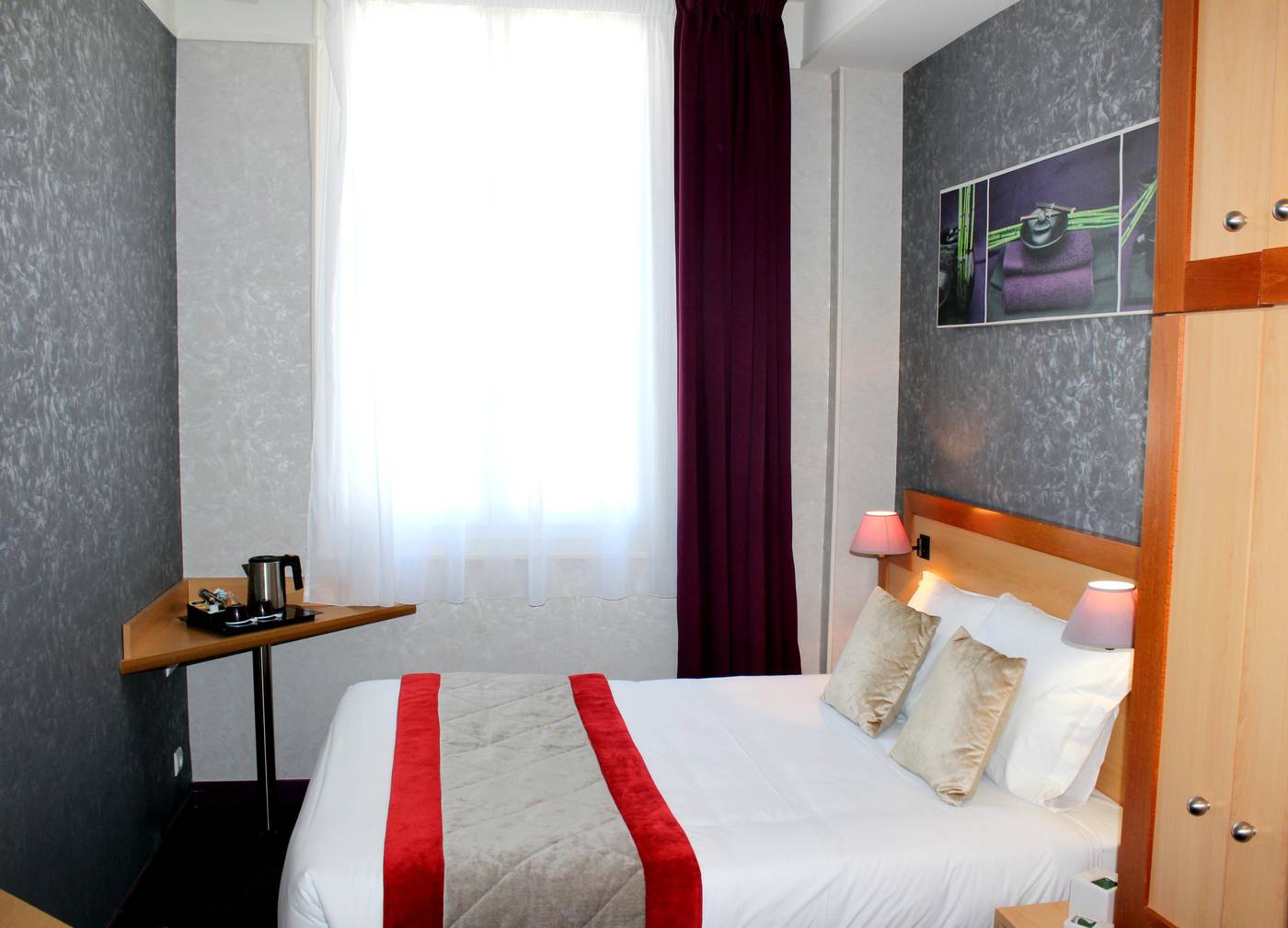Hotel-Du-Chemin-Vert-Room-13