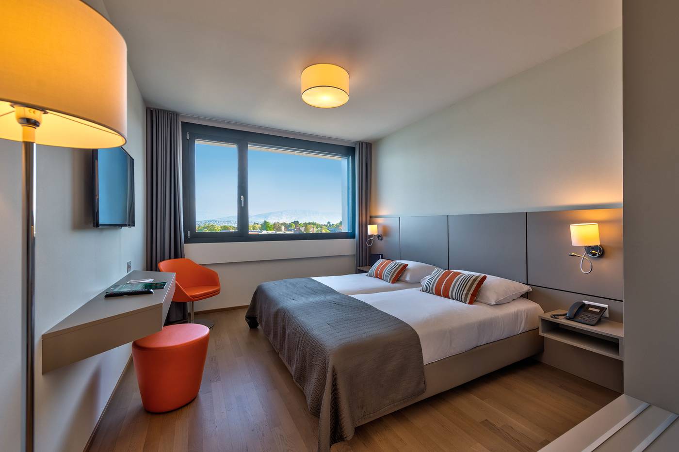 Lake-Geneva-Hotel-Room-7