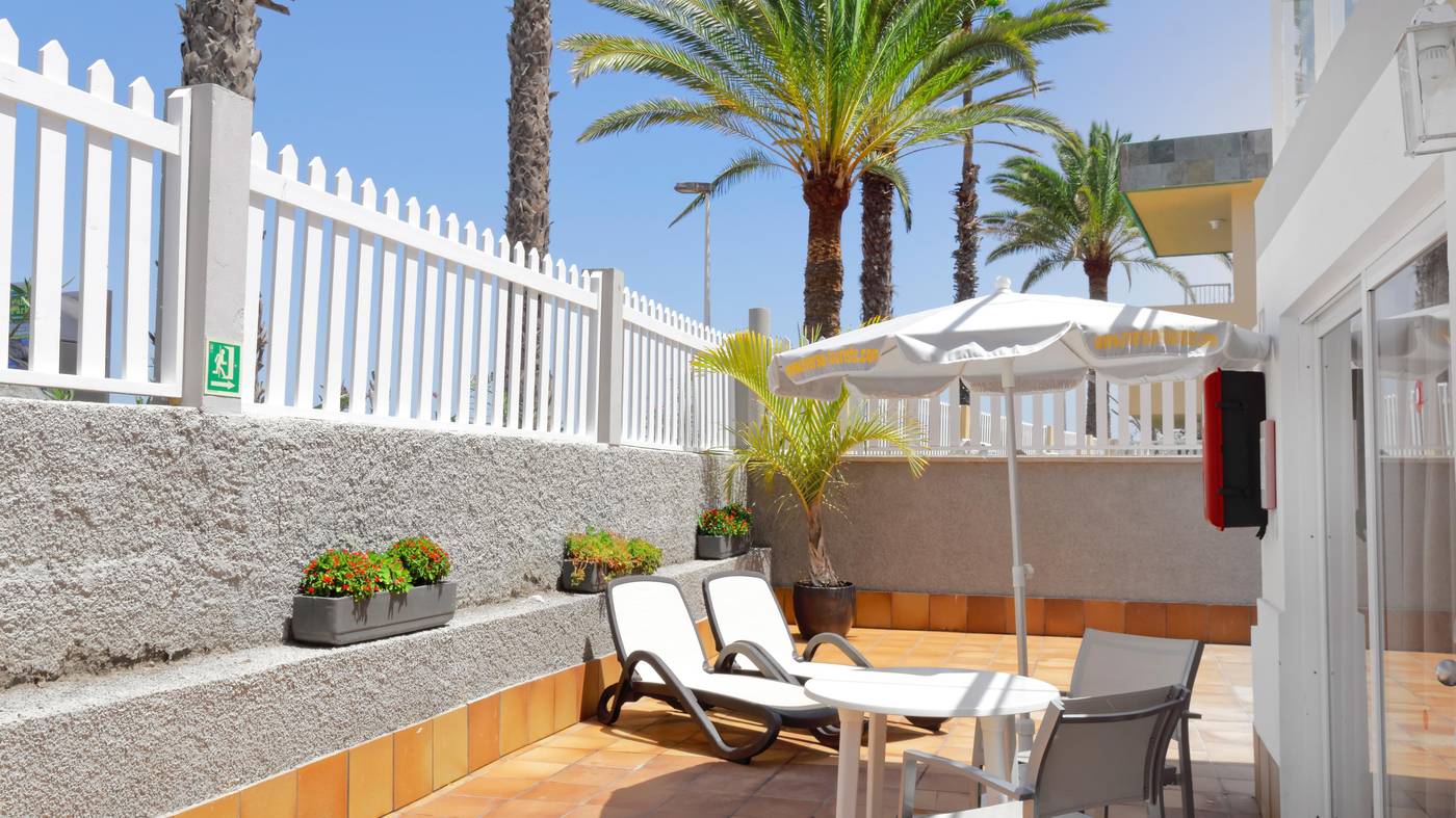 Apartamentos-Cocoteros-Room-4