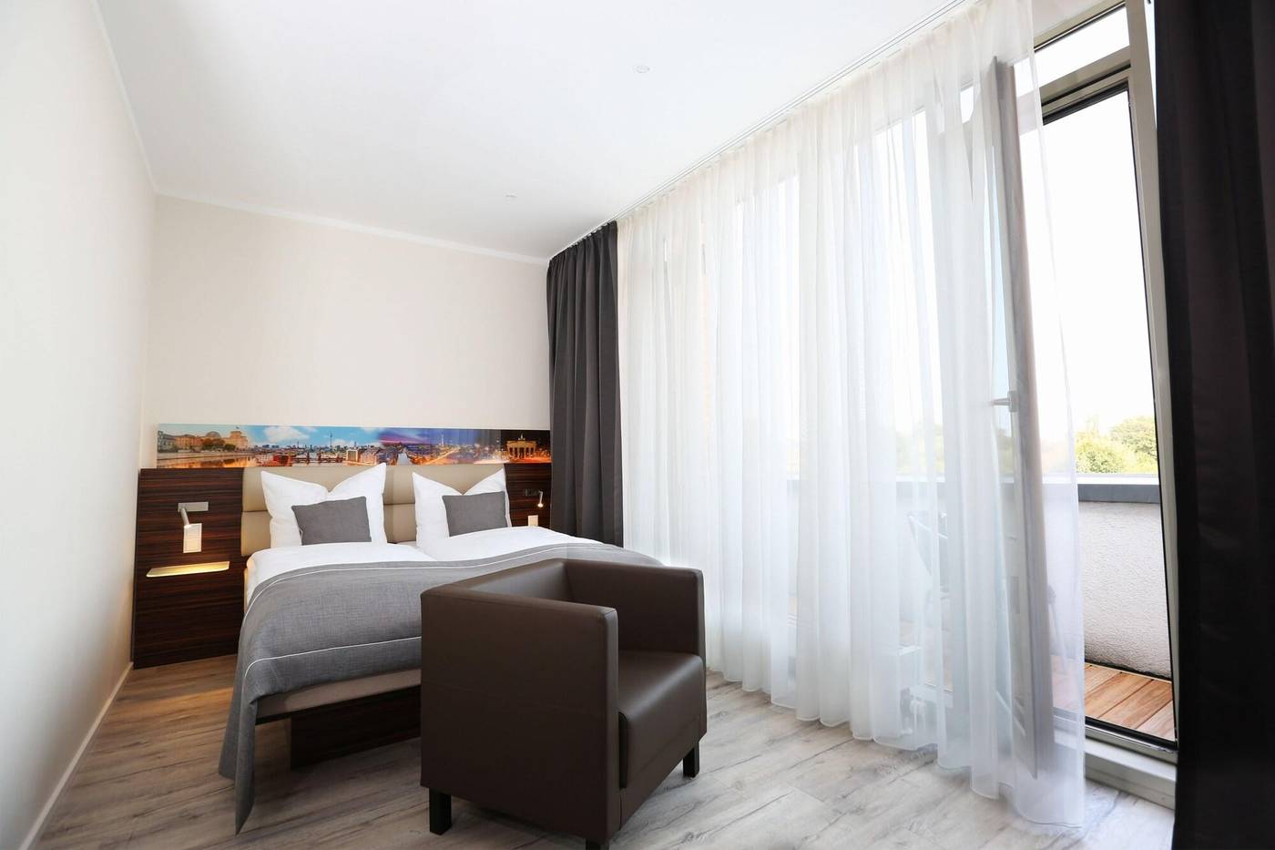 H24-Hoteltow-Room-17