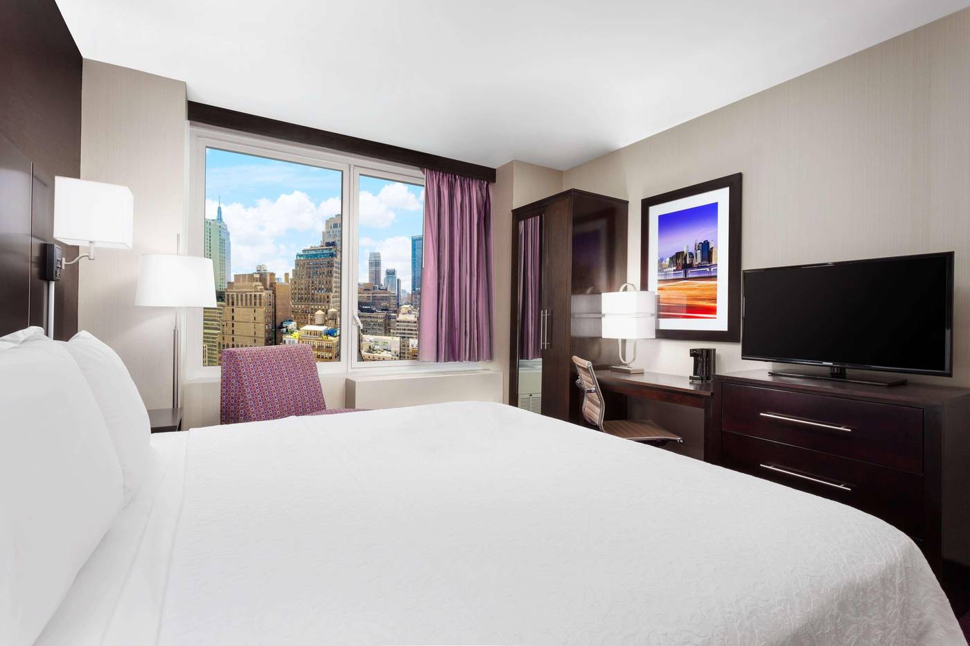 Hampton-Inn-Manhattan-Times-Square-Central-Room-13