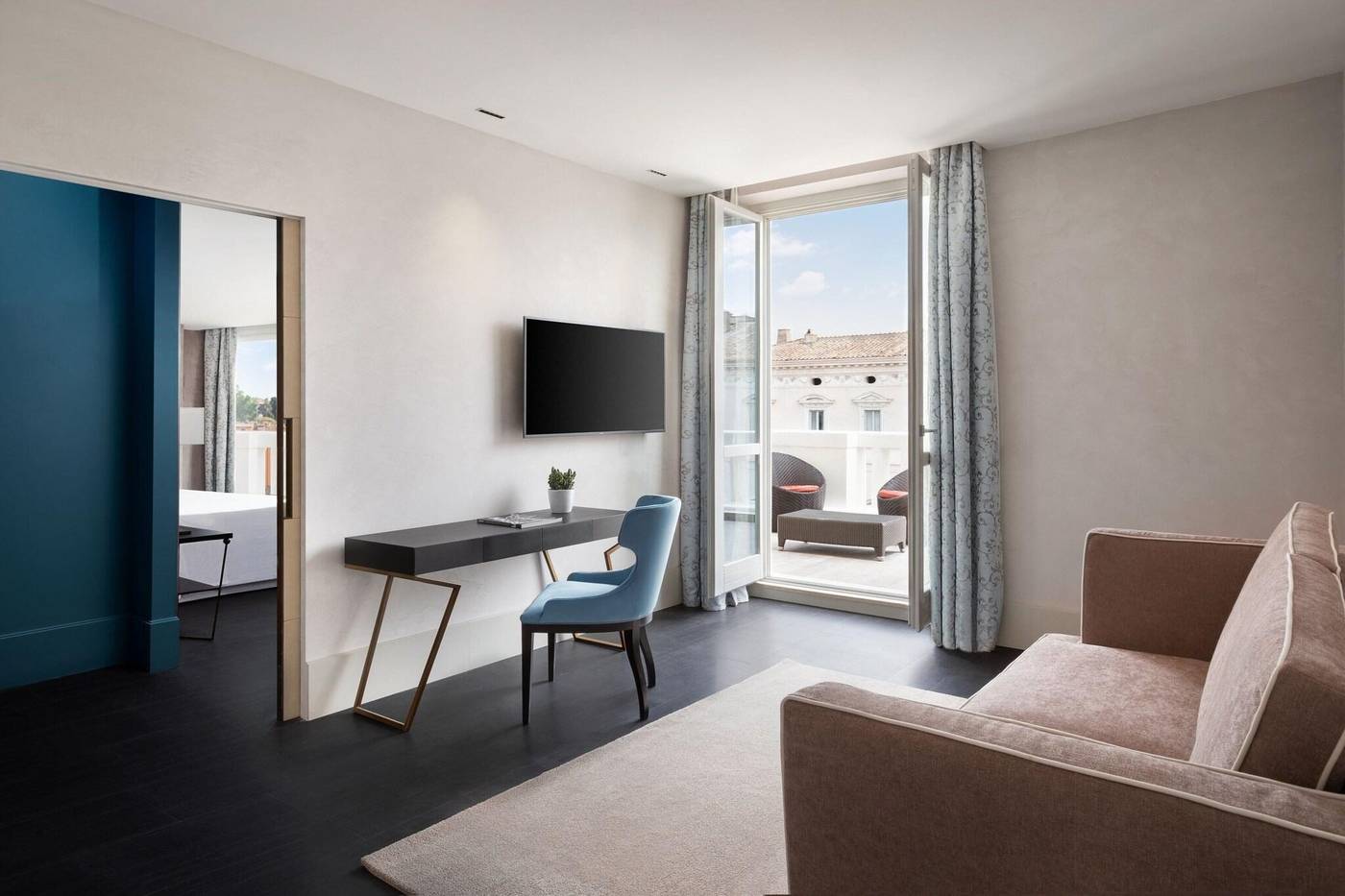 Sina-Bernini-Bristol--Autograph-Collection-Room-44