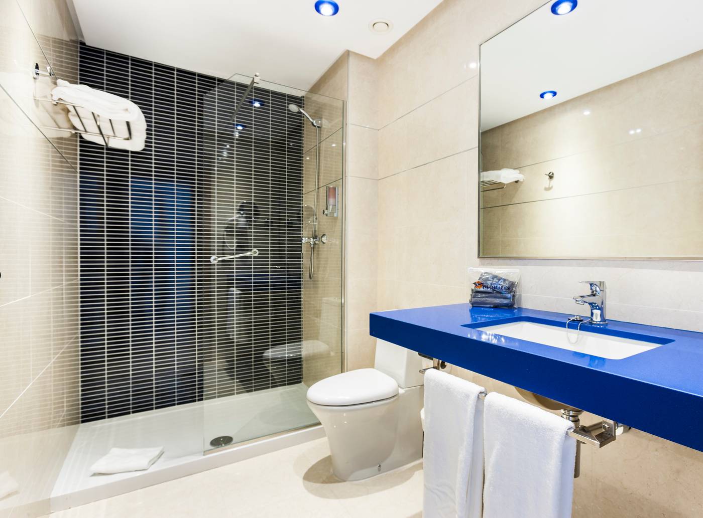 Globales-Playa-Estepona-Room-35